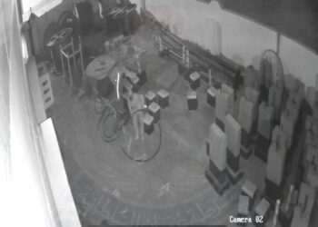 ضبط 7 باكستانيين سرقوا كمية كبيرة من الكابلات الكهربائية من شركة بالدقم