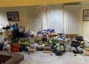 ضبط 23 وافدًا تاجروا بالممنوعات وخالفوا قانوني العمل والإقامة في نزوى