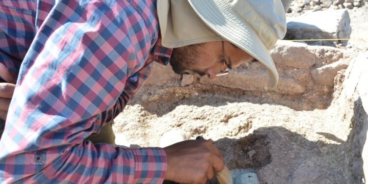 اكتشاف أقدم أداة موسيقيّة (الصنج) من النحاس في سلطنة عُمان