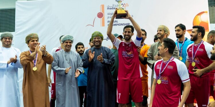 فريق “العمانية للنطاق العريض” يتوّج بلقب بطولة مدائن لخماسيات كرة القدم