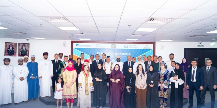 أصداء بخارى.. يوم ثقافي” في جامعة مسقط
