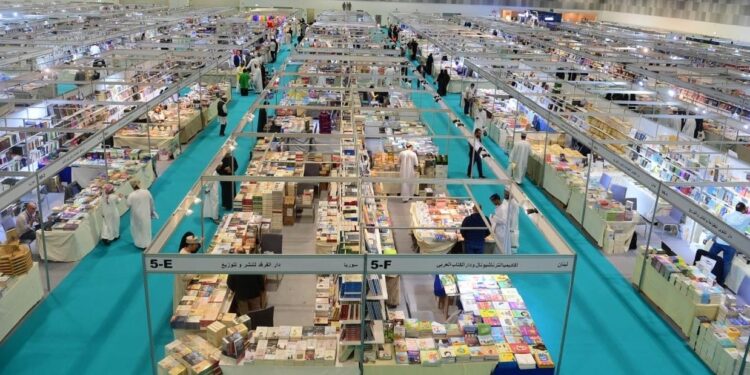 بنك مسقط يشارك في إنجاح تنظيم معرض مسقط الدولي للكتاب لهذا العام