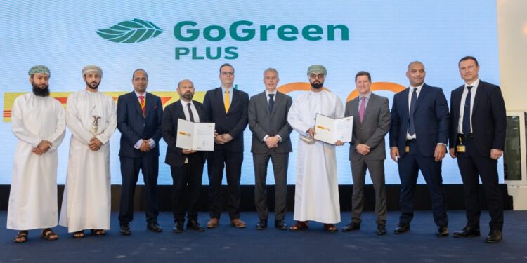 مجموعة أوكيو وشركة دي إتش إل توقّعان على اتفاقية لاستخدام الوقود المستدام في نقل الشحنات من وإلى سلطنة عُمان