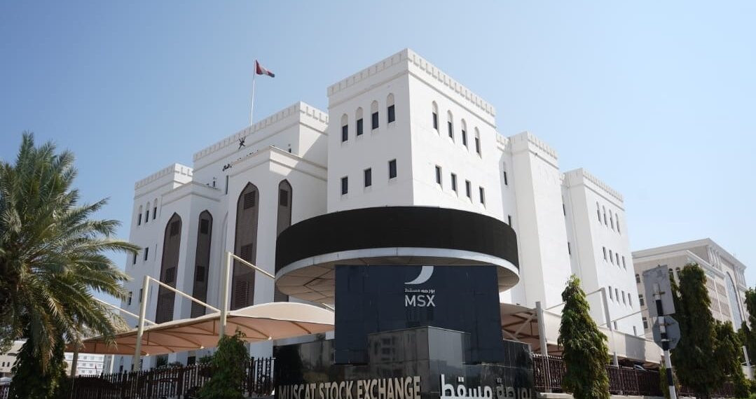 بورصة مسقط تستضيف الخبير العالمي في الاستراتيجية والقيادة اللورد ريتشاردز الإثنين