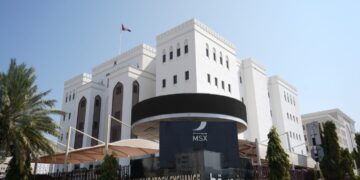 بورصة مسقط تستضيف الخبير العالمي في الاستراتيجية والقيادة اللورد ريتشاردز الإثنين