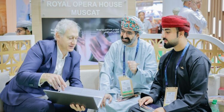 جناح سلطنة عُمان بمعرض سوق السفر العربي بدبي يشهد اتفاقيات شراكة واقبالًا واسعًا