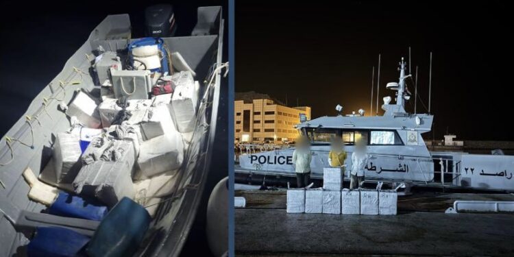 إحباط عملية تهريب كميات كبيرة من المشروبات الكحولية على متن قاربين في مسندم
