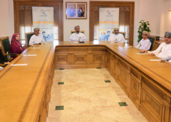 اللجنة العُمانية لحقوق الإنسان تُدشّن “دليل حقوق القوى العاملة في القطاع الخاص” بـ 6 لغات