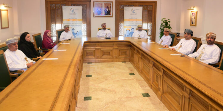 اللجنة العُمانية لحقوق الإنسان تُدشّن "دليل حقوق القوى العاملة في القطاع الخاص" بـ 6 لغات 1 اللجنة العُمانية لحقوق الإنسان تُدشّن “دليل حقوق القوى العاملة في القطاع الخاص” بـ 6 لغات