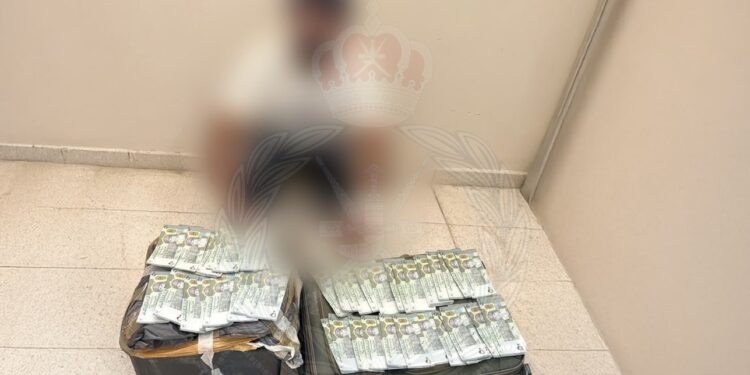 القبض على شخص لحيازته عملات مزورة والترويج لها بجنوب الشرقية