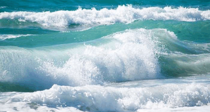 تنبيه بإرتفاع موج البحر على معظم سواحل سلطنة عمان