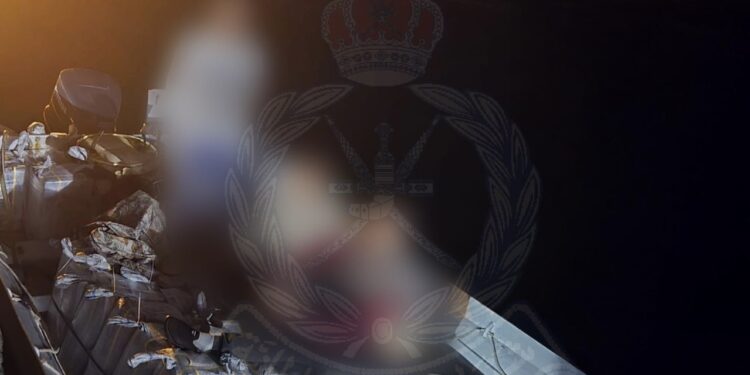 ضبط قارب على متنه 3 إيرانيين حاولوا تهريب كميات من المواد الكحولية في مسندم