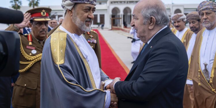 جلالةُ السُّلطان المعظّم يغادر الجزائر