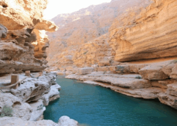 العثور على السائحة الصربية المفقودة في وادي شاب بولاية صور بصحة جيدة