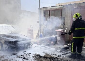 إخماد حريق شبّ في ورشة لإصلاح المركبات بولاية ⁧‫نزوى