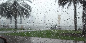 تنبيه بهطول أمطار رعدية مصحوبة برياح هابطة نشطة