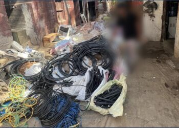 القبض على 4 وافدين بتهمة سرقة كابلات كهربائية في محافظة ظفار