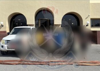 القبض على 8 أشخاص بتهمة سرقة كابلات كهربائية في بركاء