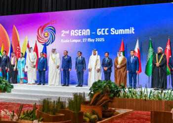 سمو السيد أسعد يترأس وفد سلطنة عُمان في قمة دول مجلس التعاون ودول رابطة الآسيان