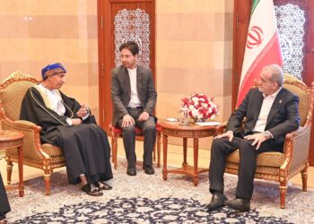 الرئيس الإيراني يستقبل فهد بن محمود لبحث التعاون الثنائي