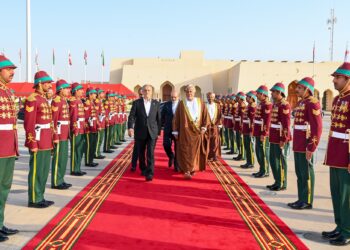 الرئيس الإيراني يغادر سلطنة عمان