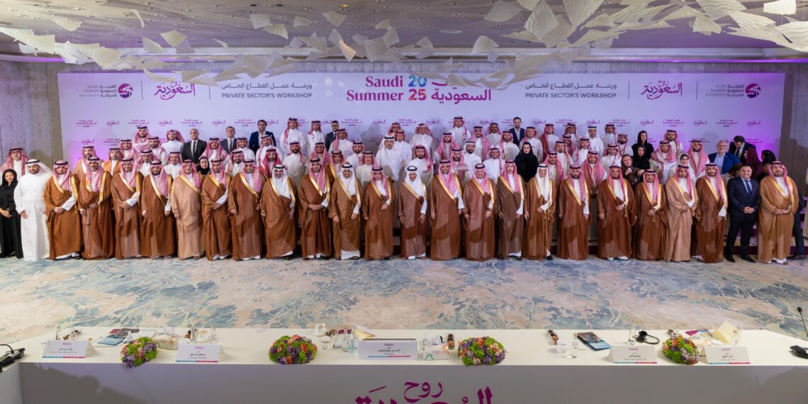 معالي وزير السياحة يقود ورشة عمل لإطلاق برنامج صيف السعودية 2025 1 معالي وزير السياحة يقود ورشة عمل لإطلاق برنامج صيف السعودية 2025
