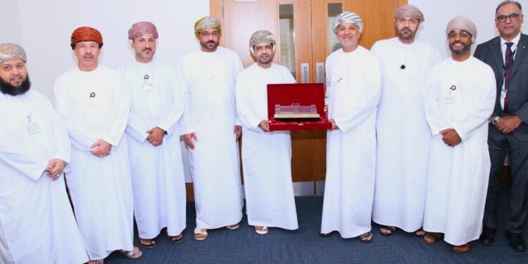 وزارة العمل تُكرّم بنك مسقط لتميّزه في تعزيز التحصيل الإلكتروني الحكومي ورقمنة المدفوعات 1 وزارة العمل تُكرّم بنك مسقط لتميّزه في تعزيز التحصيل الإلكتروني الحكومي ورقمنة المدفوعات