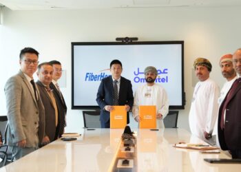 مركز مشترك لابتكار حلول شبكات الجيل القادم بين عمانتل وفايبرهوم