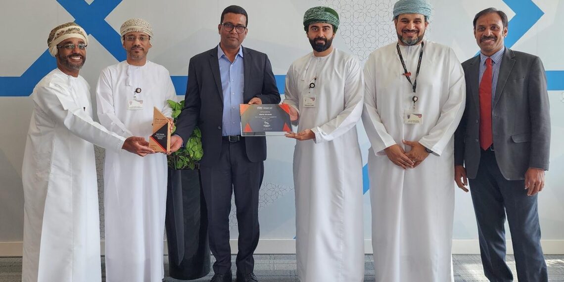 بنك مسقط يفوز بالجائزة البلاتينية من مؤسسة عالمية لتميّزه في تقديم الخدمات المصرفية عبر الهاتف النقّال