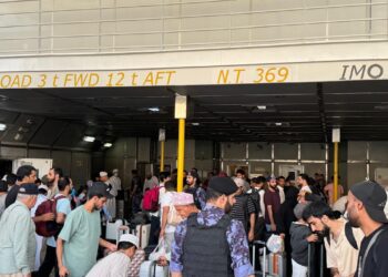 سلطنة عُمان تواصل تأمين عودة عدد من المواطنين ورعايا دول أخرى