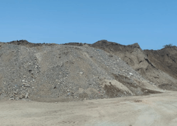 غرامة ألف ريال عماني ضبط شحنة من رمل البناء المغشوش في بركاء