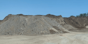 غرامة ألف ريال عماني ضبط شحنة من رمل البناء المغشوش في بركاء