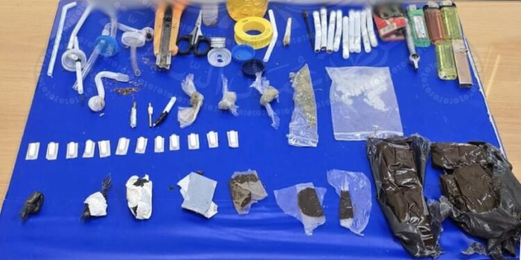 القبض على مواطن بحوزته مواد مخدرة ومؤثرات عقلية في إبراء