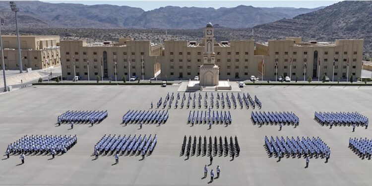 النعماني يرعى تخريج دورات شرطة عُمان في الجبل الأخضر