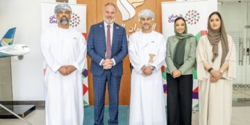 اتفاقية شراكة بين الطيران العُماني ومكتب الهوية الترويجية لتعزيز مكانة عُمان عالميًا