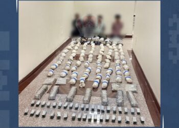 القبض على 4 إيرانيين بحوزتهم مخدرات ومؤثرات عقلية بالمصنعة