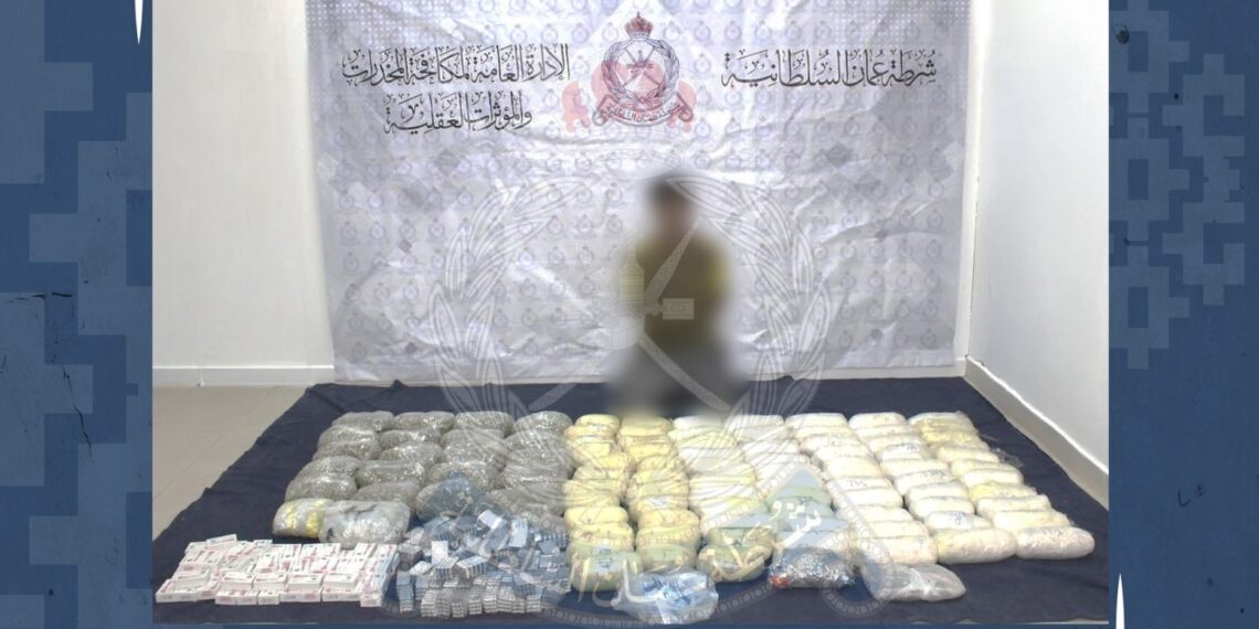 ضبط وافد بحوزته كميات كبيرة من المخدرات والمؤثرات العقلية في قريات 1 ضبط وافد بحوزته كميات كبيرة من المخدرات والمؤثرات العقلية في قريات