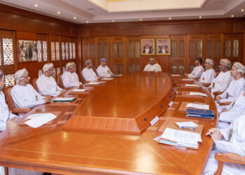 وزيرُ الداخلية يجتمع بالمحافظين