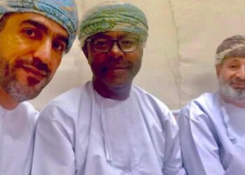 عُدْ لتصوِّر مطرح … فقد اشترتْ للعيد “بنجريّها” المُشوَّك و”مُرِّيتَها” المُنَخَّلة