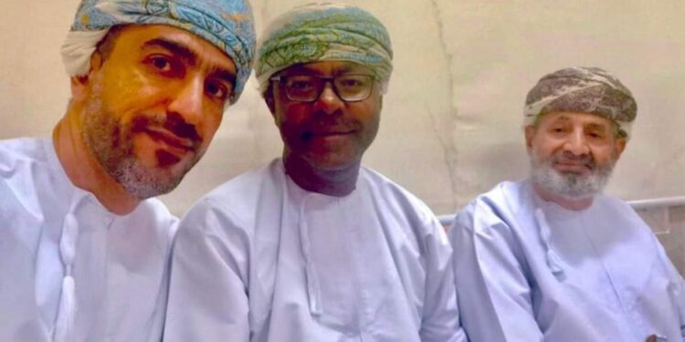 عُدْ لتصوِّر مطرح … فقد اشترتْ للعيد “بنجريّها” المُشوَّك و”مُرِّيتَها” المُنَخَّلة