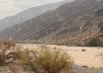 سحب ماطرة نشطة على جبال الحجر.. والأرصاد تدعو للحذر