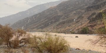 سحب ماطرة نشطة على جبال الحجر.. والأرصاد تدعو للحذر