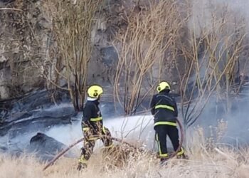 إخماد حريق شب في حشائش بولاية إزكي