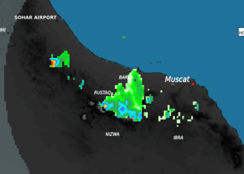 استمرار الأمطار الرعدية على جبال الحجر مع توقعات بضعفها تدريجيًا