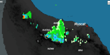 استمرار الأمطار الرعدية على جبال الحجر مع توقعات بضعفها تدريجيًا