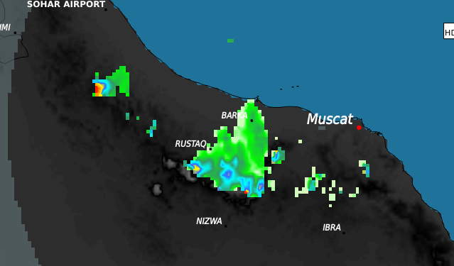 استمرار الأمطار الرعدية على جبال الحجر مع توقعات بضعفها تدريجيًا