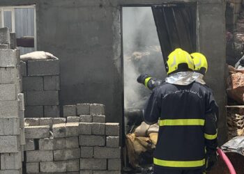 إخماد حريق شب في سكن عمال بولاية ⁧‫صور‬⁩