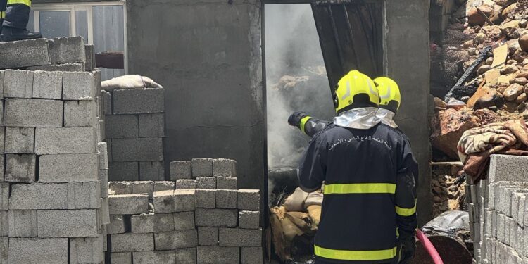 إخماد حريق شب في سكن عمال بولاية ⁧‫صور‬⁩