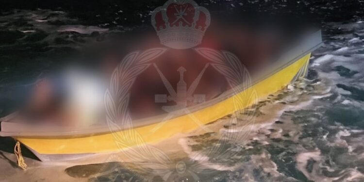 ضبط 29 متسللًا حاولوا دخول البلاد عبر قارب قادم من إيران 1 ضبط 29 متسللًا حاولوا دخول البلاد عبر قارب قادم من إيران