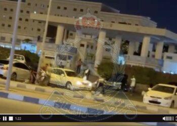 إيقاف مقيم في صلالة لمحاولة دهس وقيادة متهورة